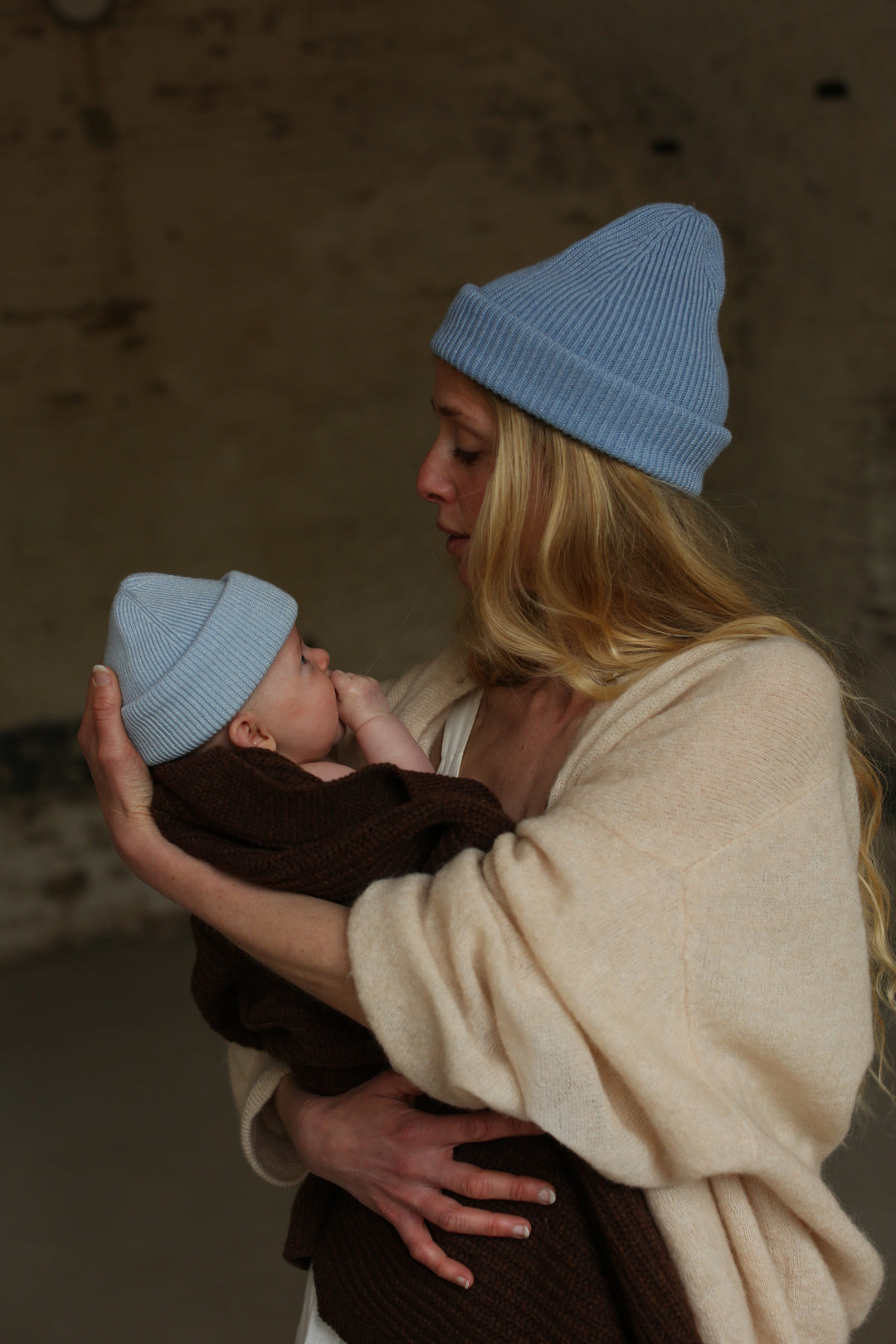 Hvid Fonzie Newborn Beanie Sky