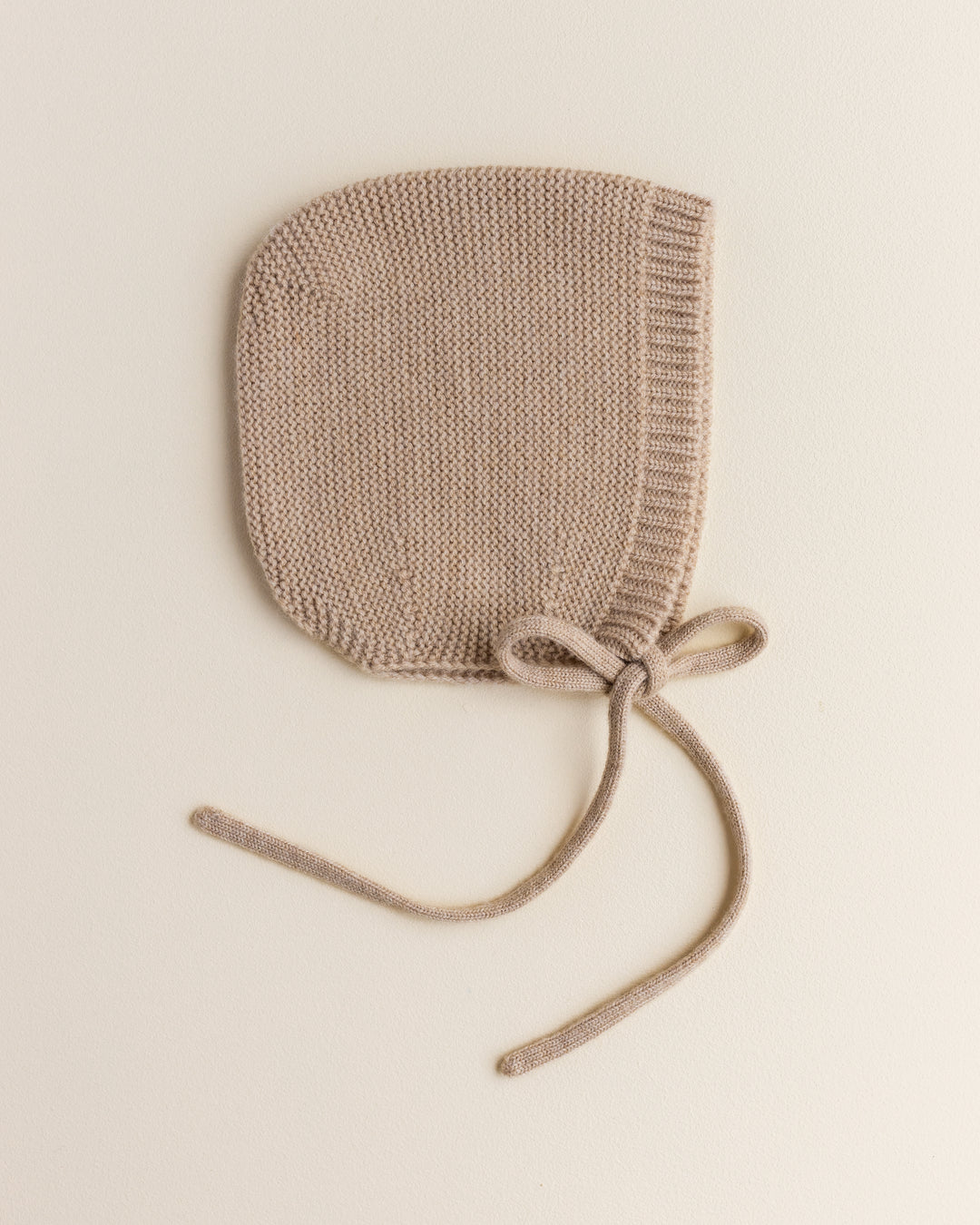 Hvid Newborn Bonnet Dolly Sand