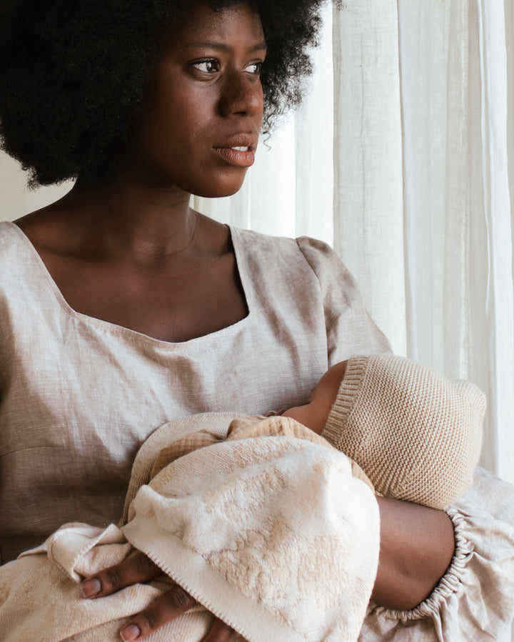 Hvid Newborn Bonnet Dolly Sand