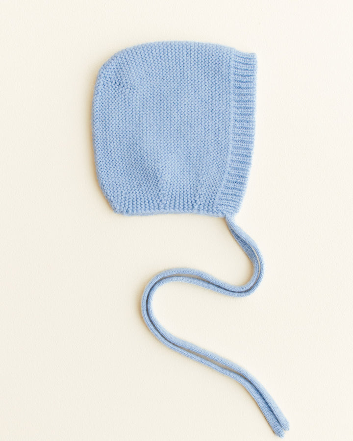 Hvid Newborn Bonnet Dolly Light Blue