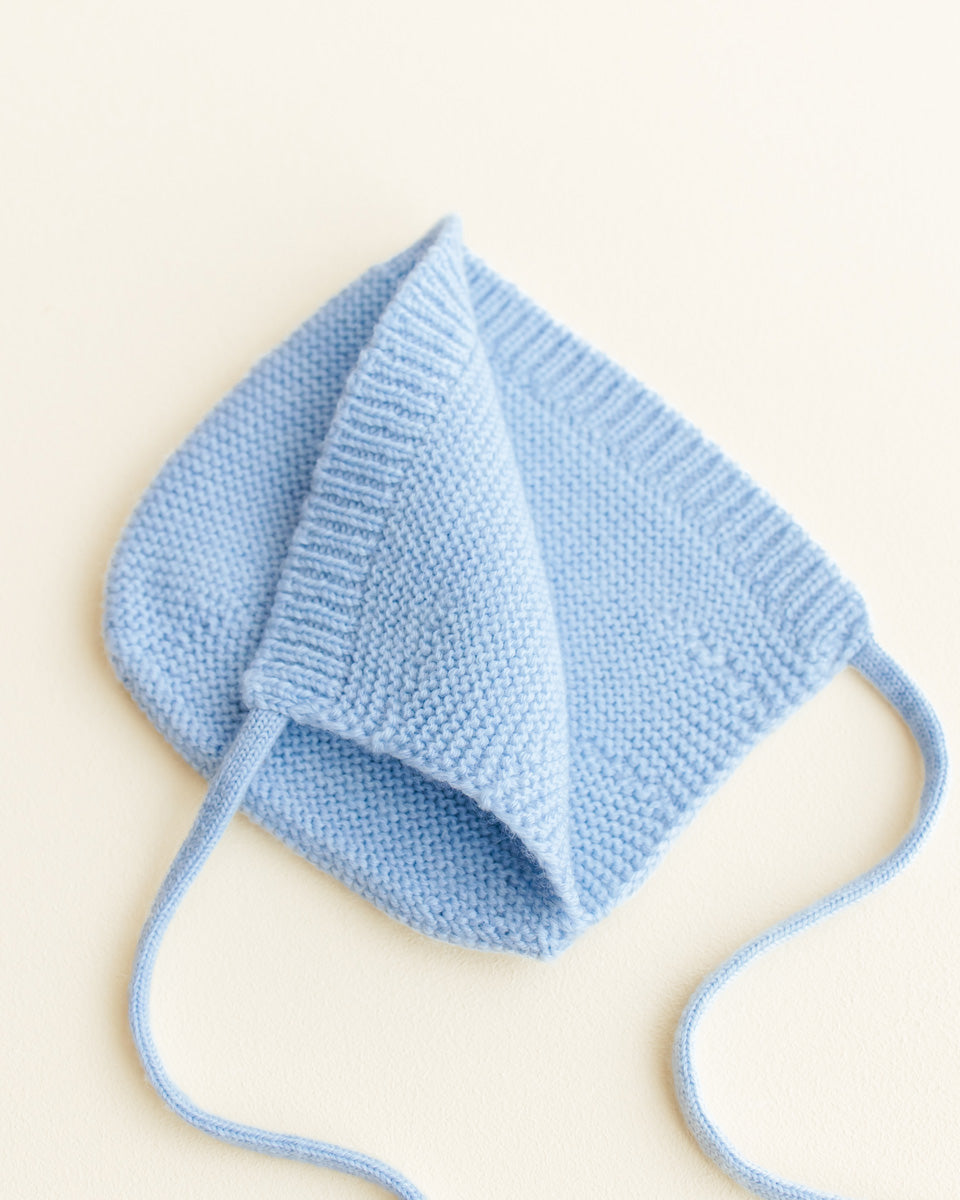 Hvid Newborn Bonnet Dolly Light Blue