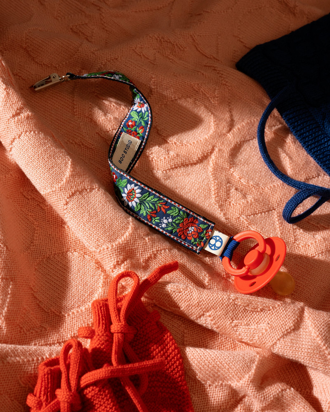 Boo Studio Pacifier Clip Blue