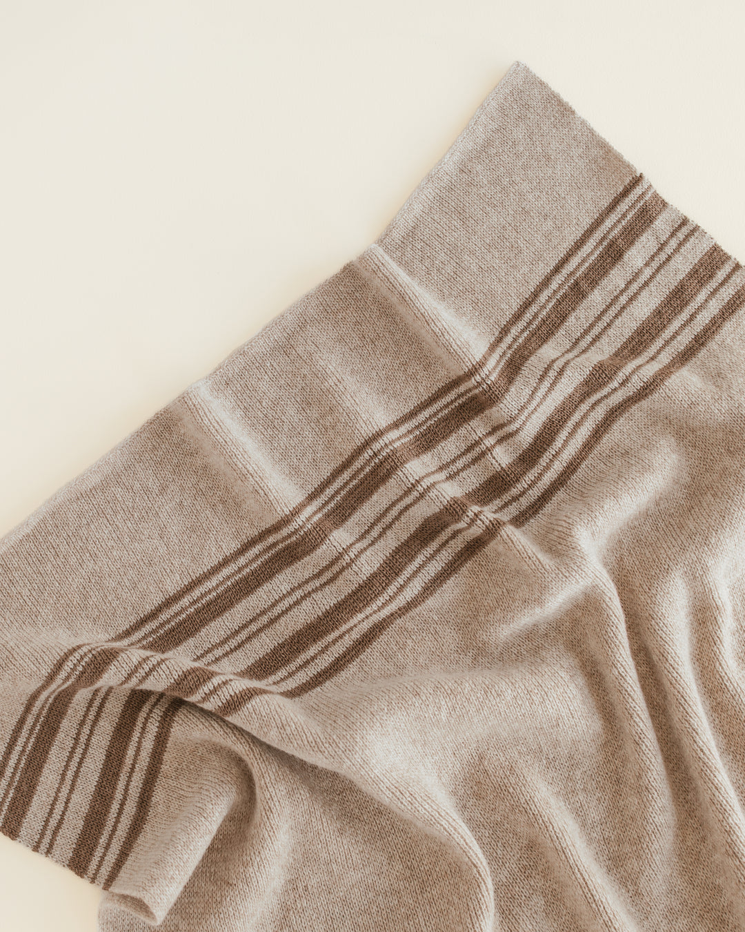 Hvid Blanket Gilbert Sand - Walnut