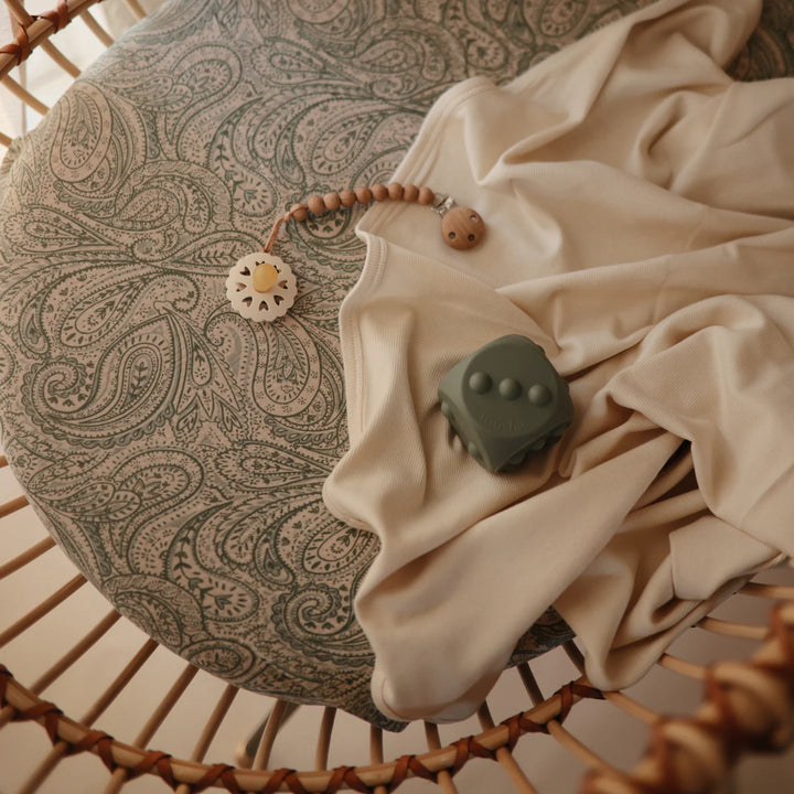 Mushie Muslin Fitted Sheet Green Paisley