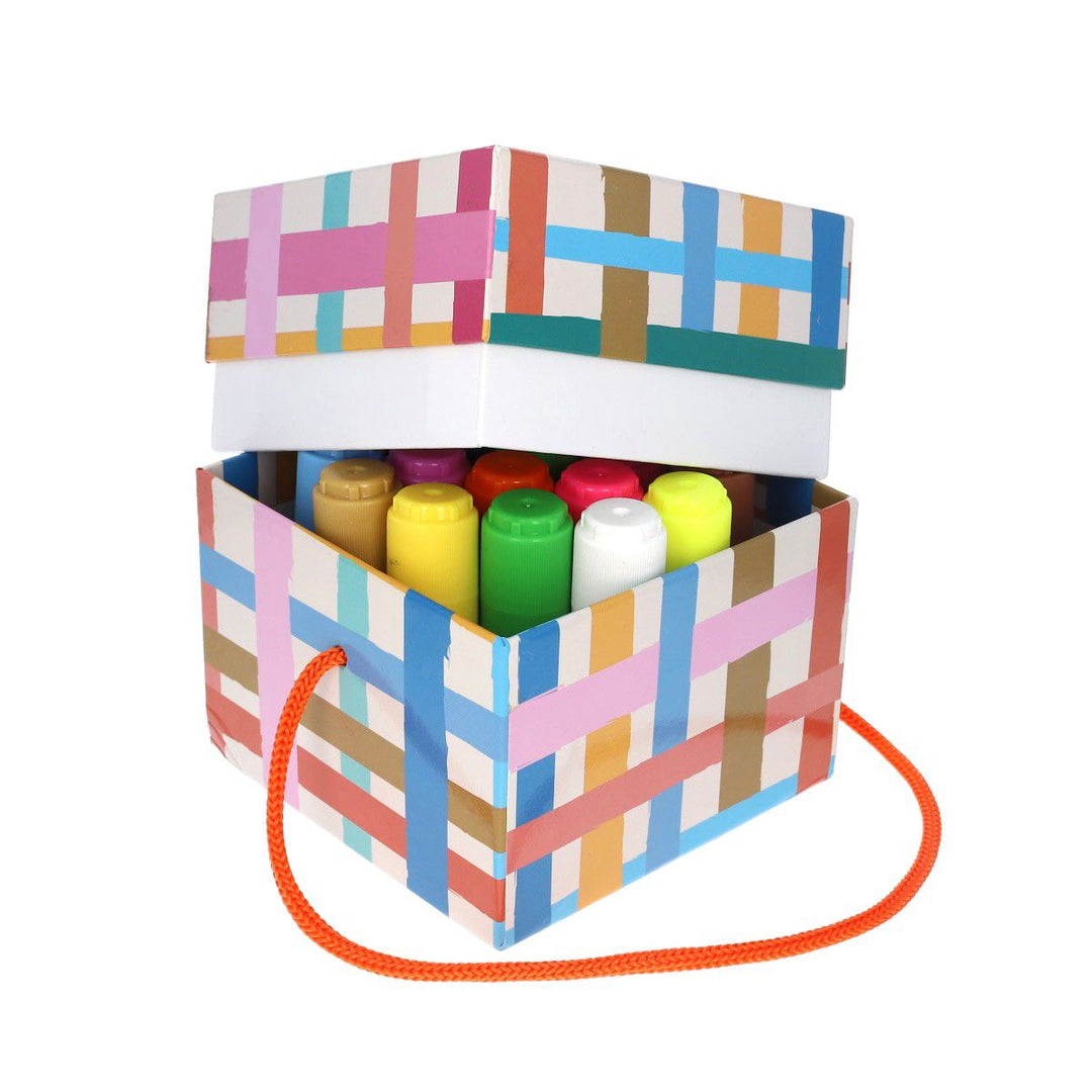 Box with 20 Crayons