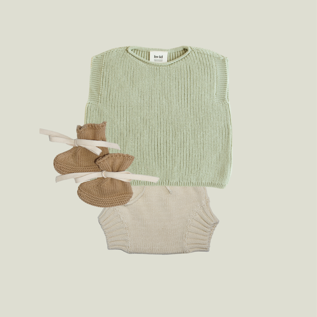 Pequeno Tocon Knitted Baby Booties Camel