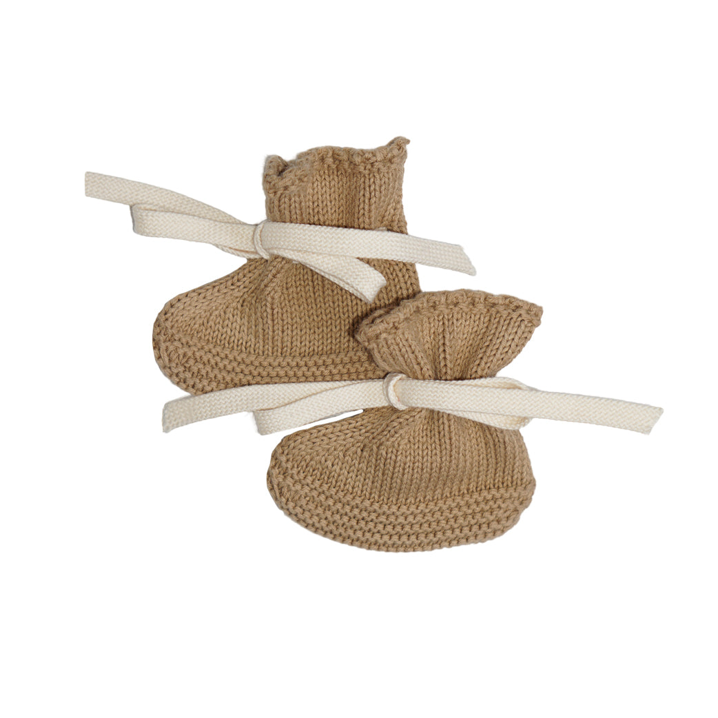 Pequeno Tocon Knitted Baby Booties Camel