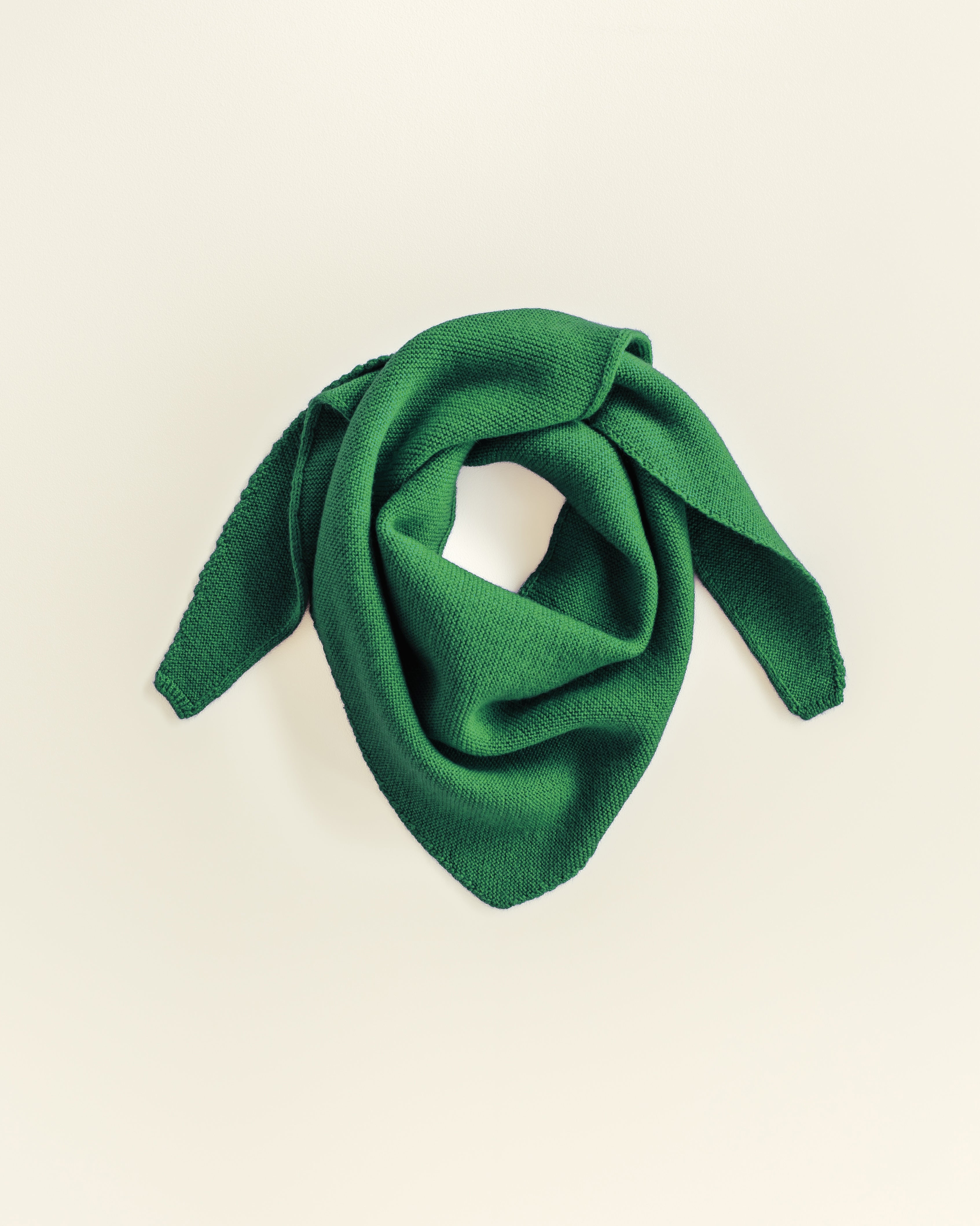 ＜YanYan＞ HONY TRIANGLE スカーフ Hvid Grass Triangle Scarf Josephina - Wool Triangle Scarf Hvid